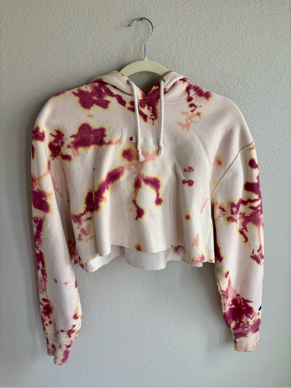 Champion Cropped Tie-Dye Hoodie - Pink & Burgundy